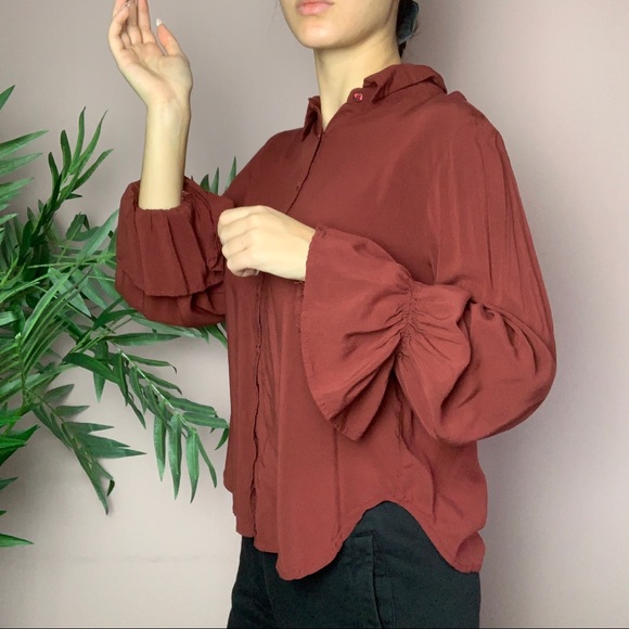 Forever21 Blouse with balloon sleeve - Picture 2 of 7